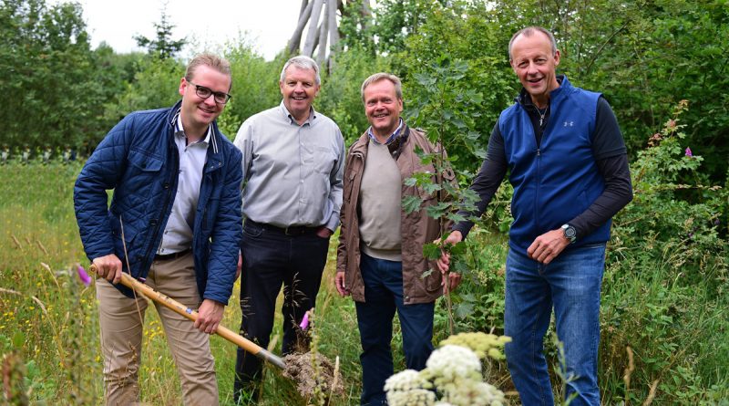 (v.l.) Niklas Frigger, Wolfgang Diekmann, Thomas Grah, Friedrich Merz. Foto: Ulrich Trommer – HSK-news